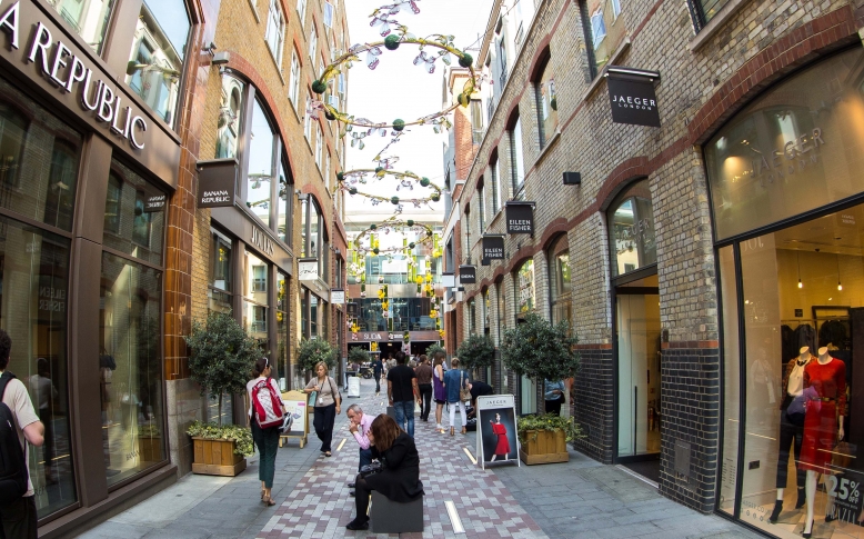 St Martin's Courtyard full Slingsby Place shot