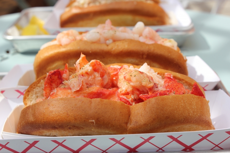 Knuckle & Claw Lobster Roll