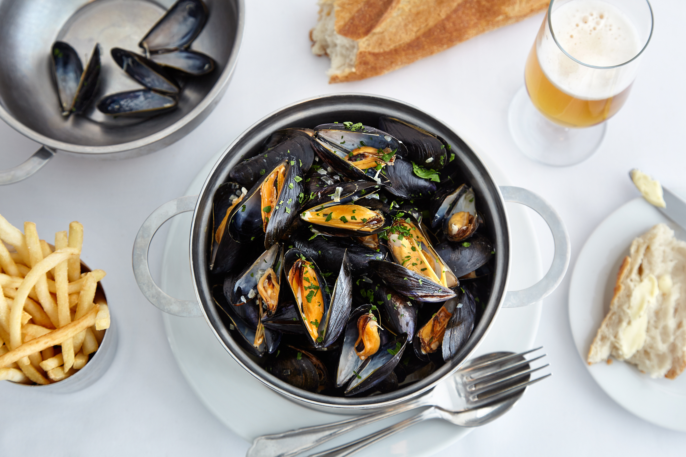 Les Deux Salons London Moules Frites