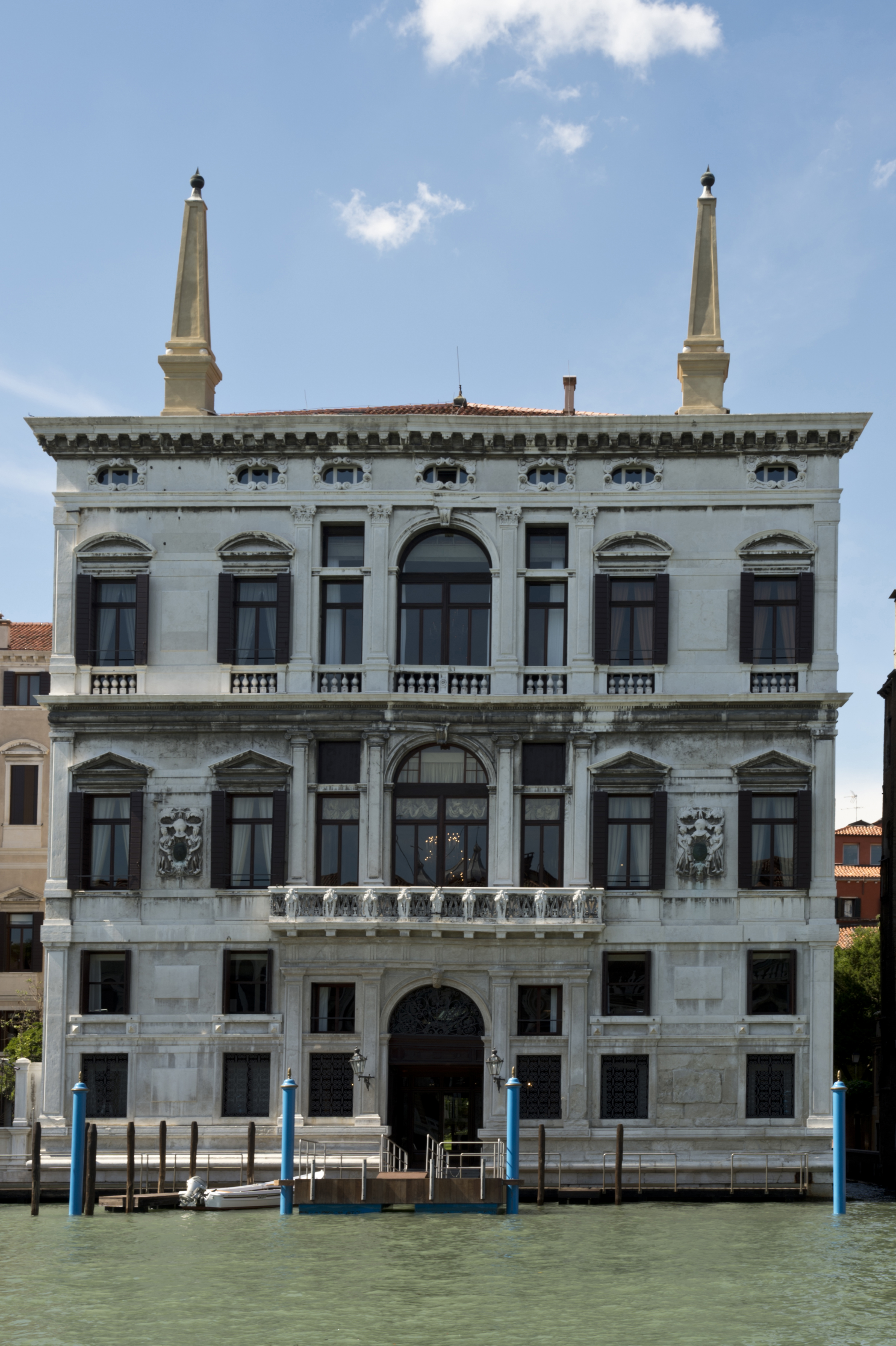 rs1947_aman-canal-grande-venice-exterior-2