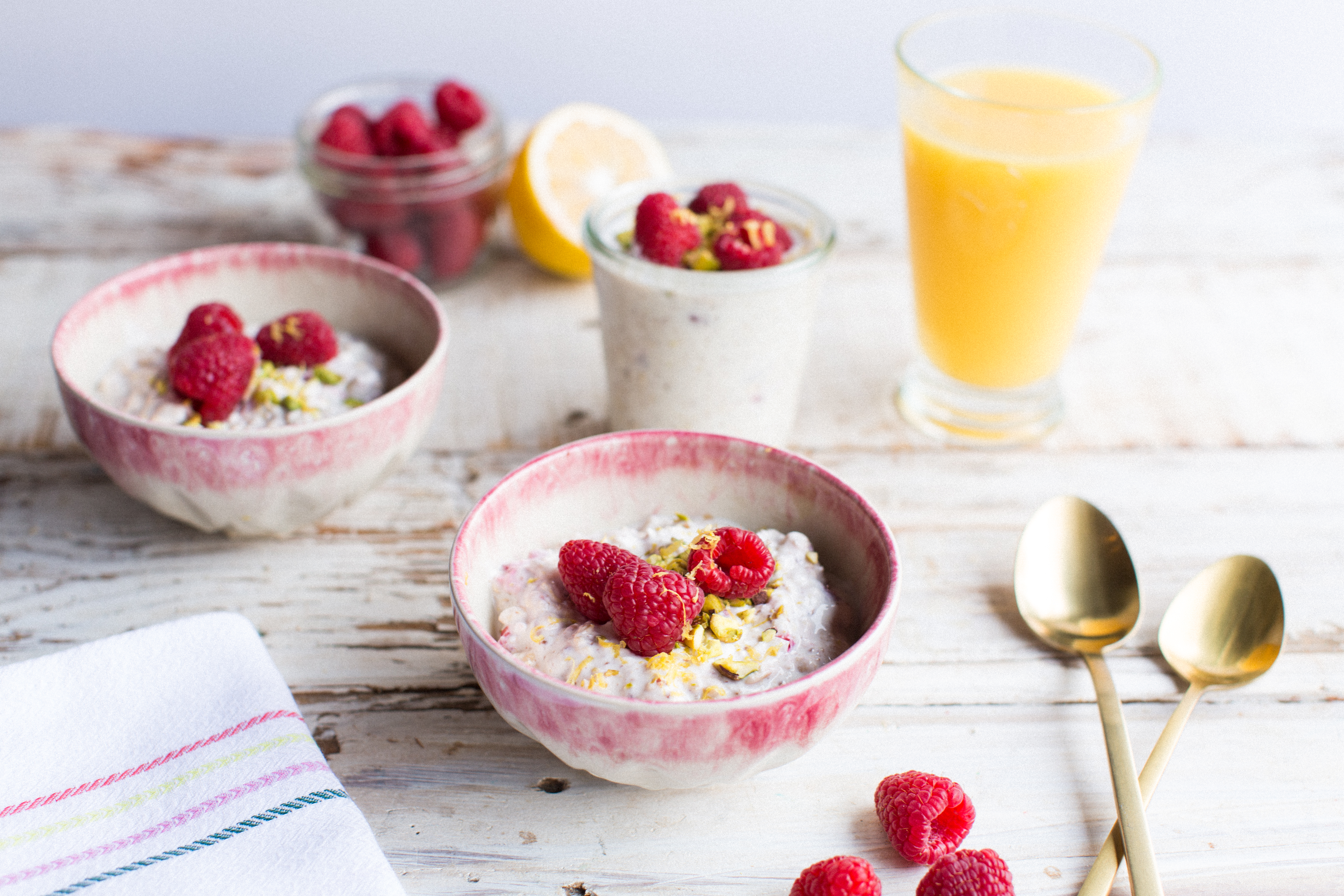 Raspberry Cheesecake Oats by Honesuckle